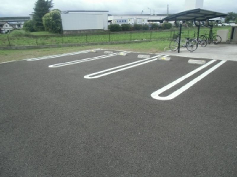 クレイノ福室南２ 駐車場