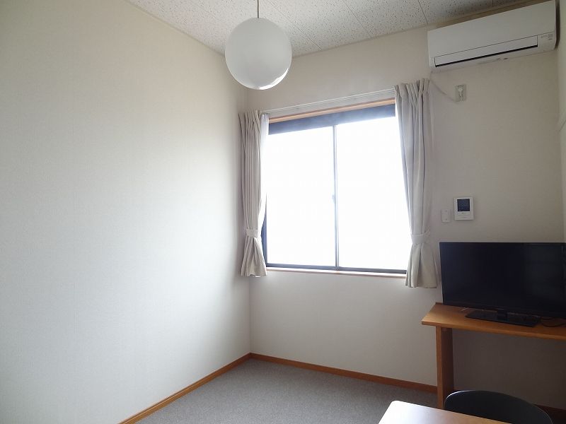 レオパレスフクオカ 居間