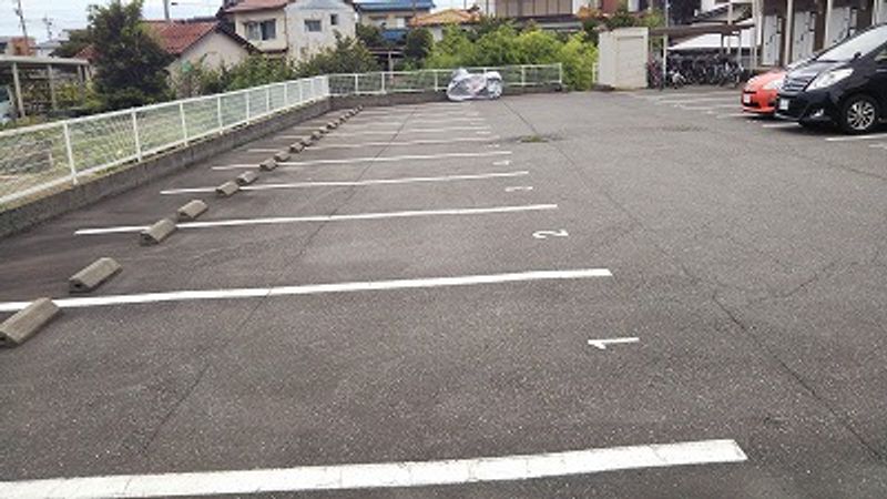 レオパレスクレスト 駐車場