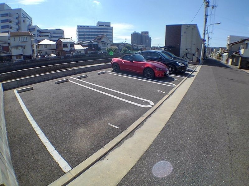 クレイノオリージャ多賀町 駐車場