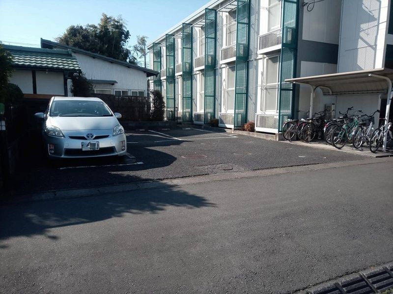 レオパレスシャルマン 駐車場