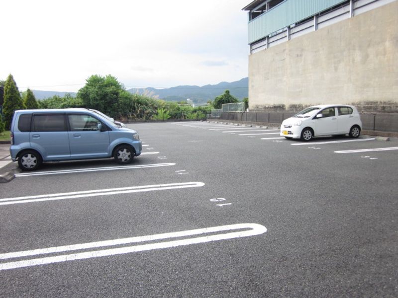 レオパレスバグース浜名湖 駐車場