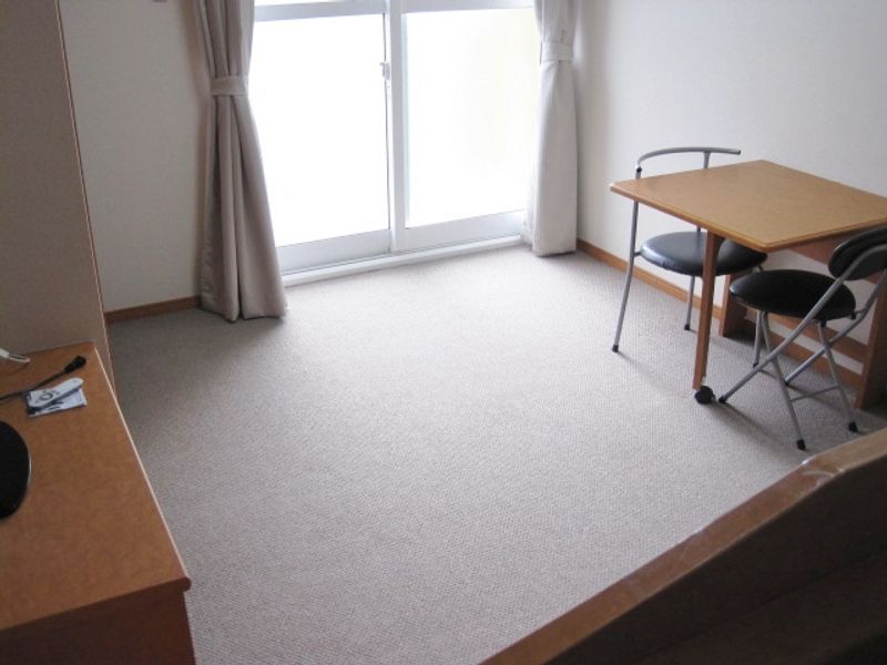 レオパレスペペール 居間