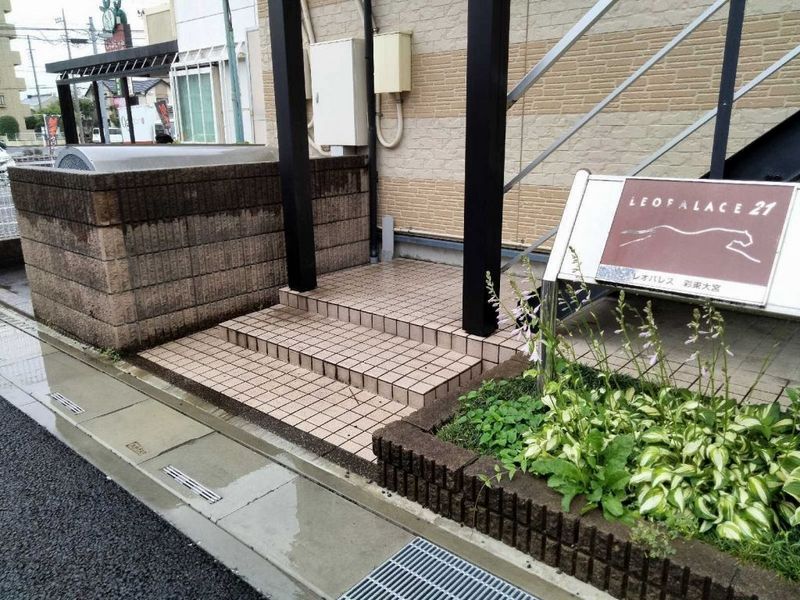 レオパレス彩東大宮 エントランス