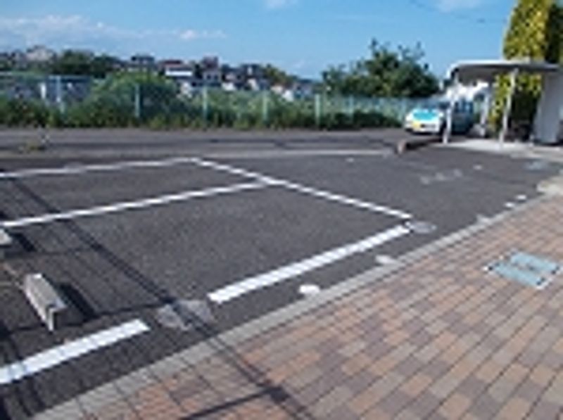レオパレスグリーンパル滝道 駐車場