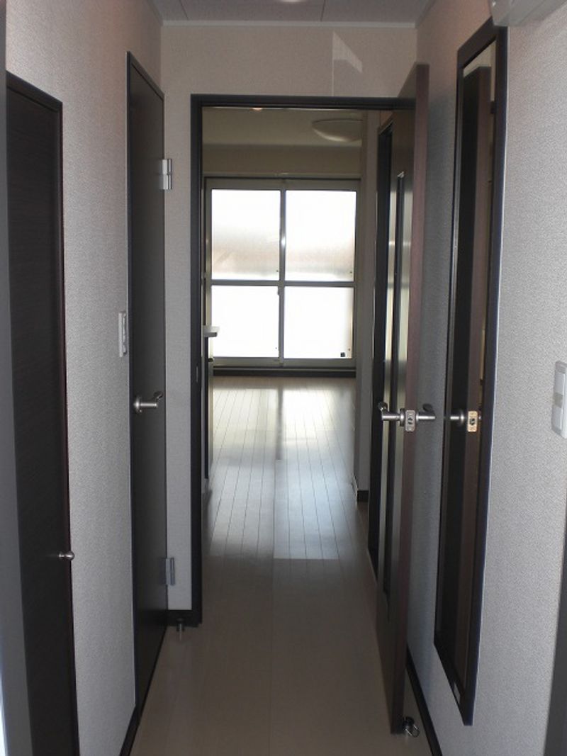 レオネクストネオ　レグルス 玄関