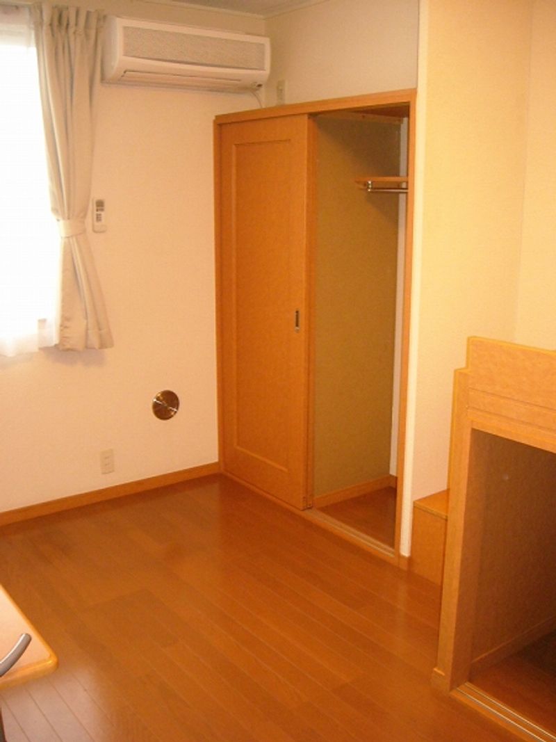レオパレス庚申坂 居間