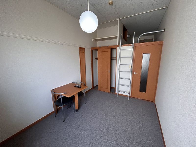 レオパレスメゾン野津３ 居間