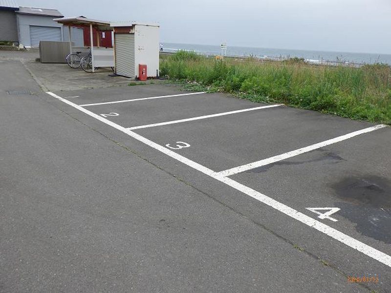 レオパレスシーサイドサカエ 駐車場