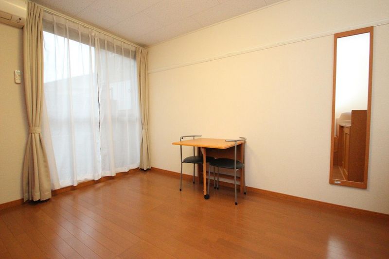 レオパレスカルマーレ 居間