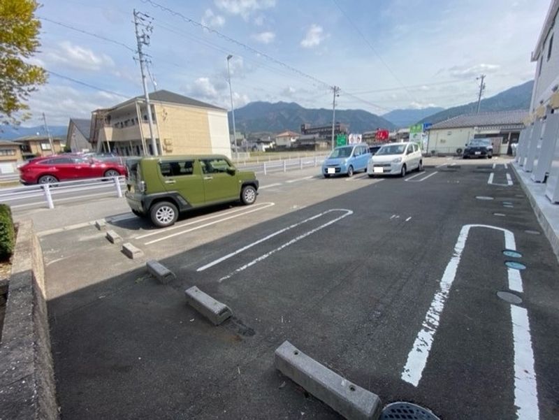 レオパレス南木曽庵２号 駐車場