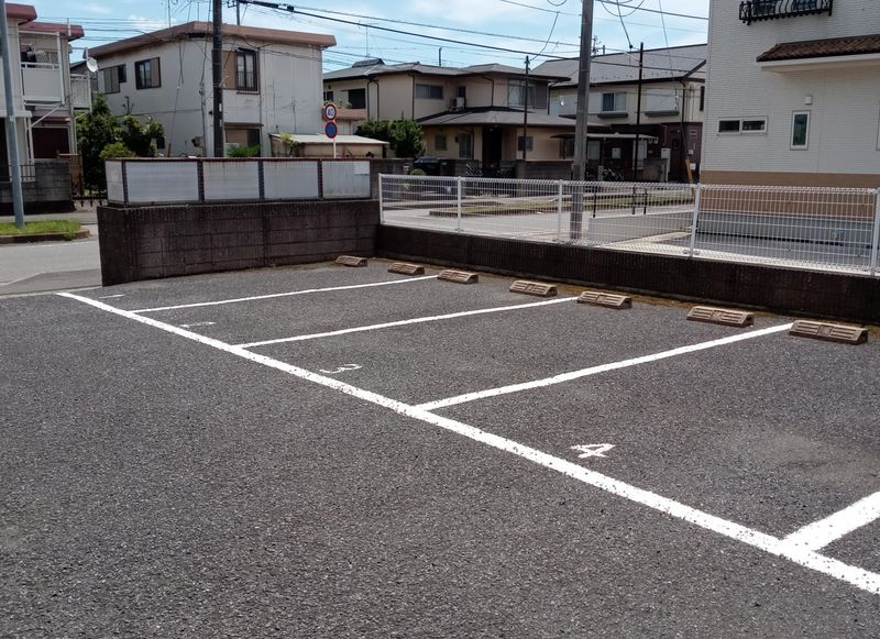レオパレスＫＯＪＩＭＡ 駐車場