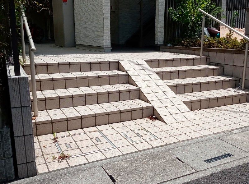 クレイノコンフォール エントランス