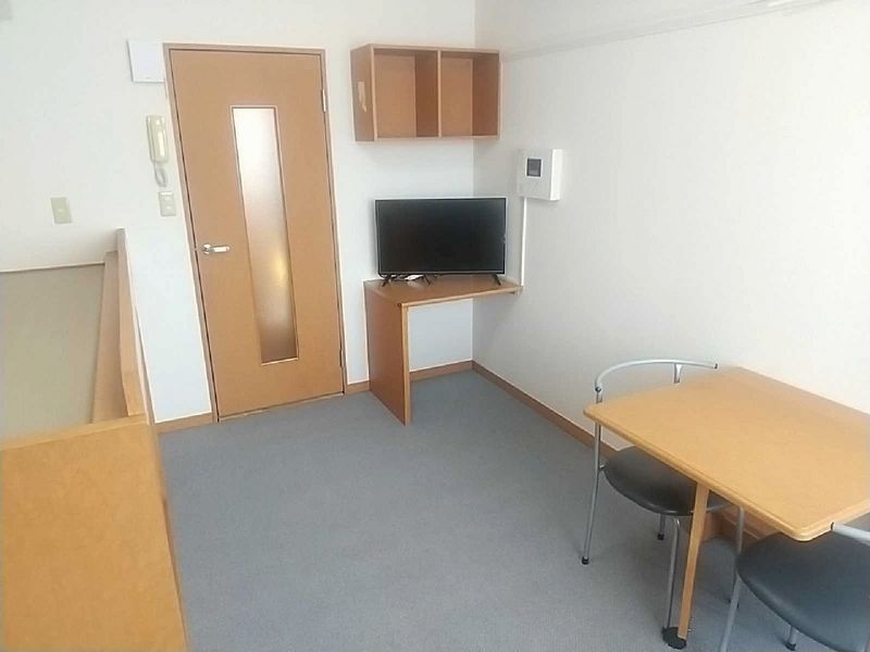 レオパレスグリーンオアシス 居間