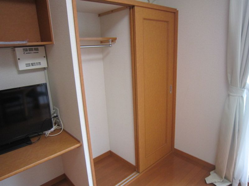 レオパレスツルカメ荘 収納