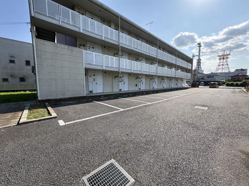レオパレスコンフォーツＭ 駐車場