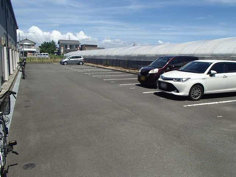 レオパレスメゾン藍 駐車場