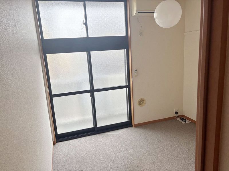 レオパレスラポールⅠ 居間