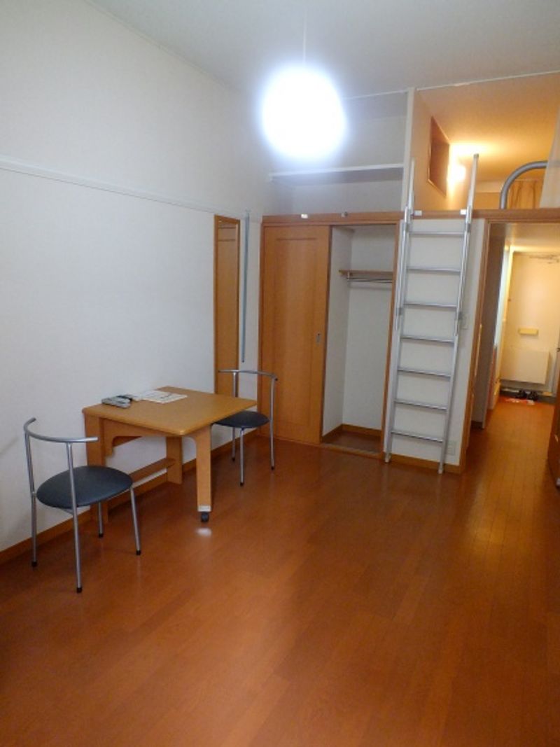 レオパレスオークス　Ａ 居間