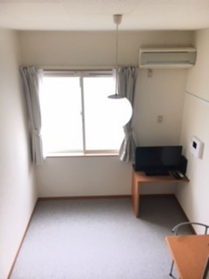 レオパレスピュア 居間