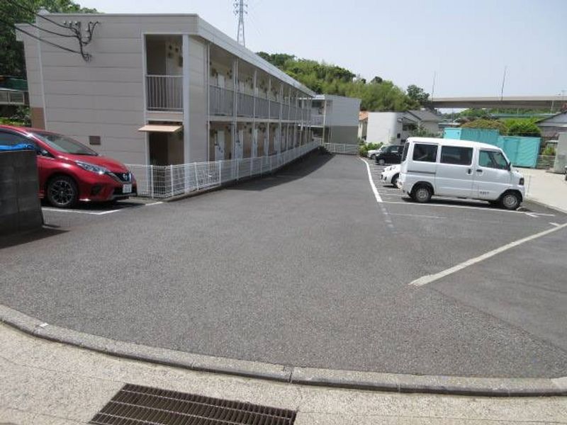 レオパレス林 駐車場