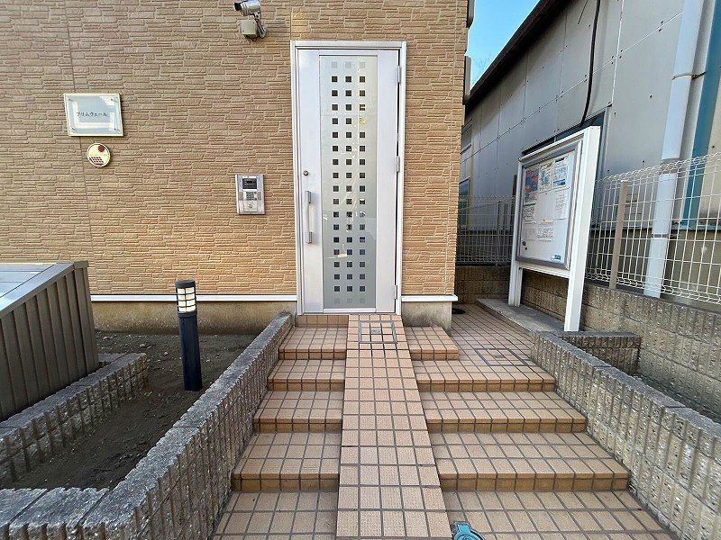 レオパレスプリムヴェール エントランス