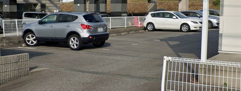レオパレスインター 駐車場