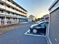 レオパレスエミールプラザ 駐車場