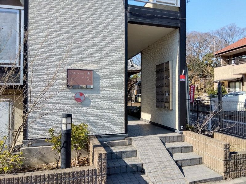 レオパレス角 エントランス