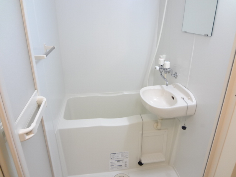 LEONEXT Joey Bathroom