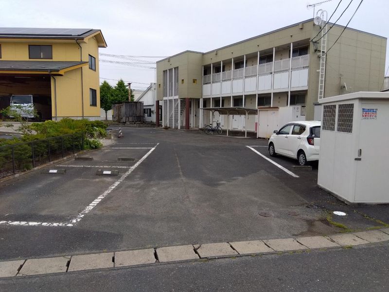 レオパレスル・レーヴ 駐車場
