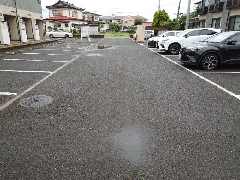 レオパレスはくわ 駐車場