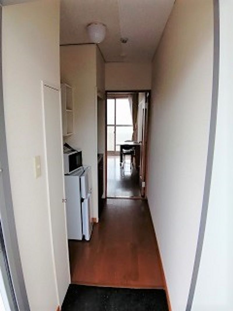 レオパレスアルシオネ 玄関