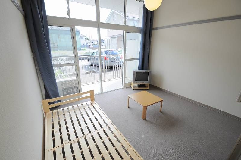 レオパレスプレシオＤ 居間