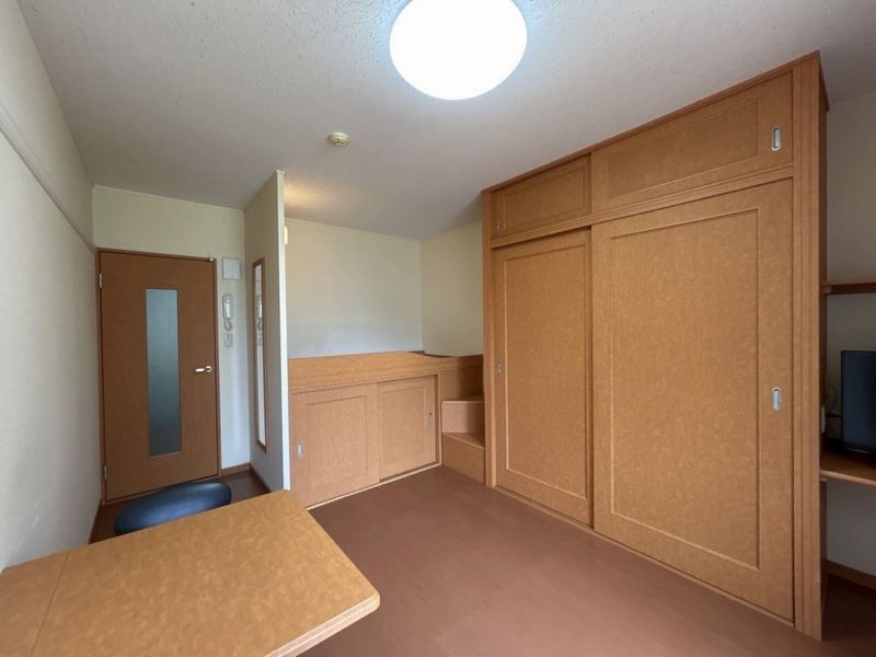 レオパレス広町 居間