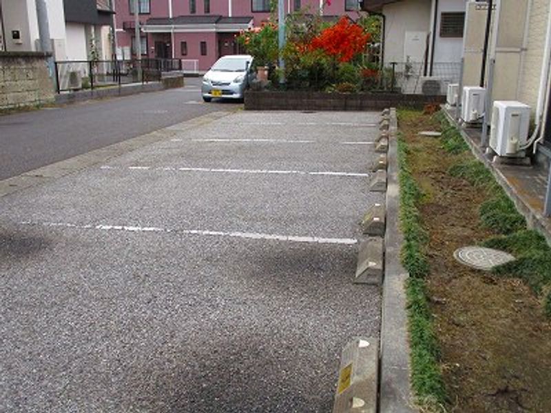 レオパレス横田新町 駐車場