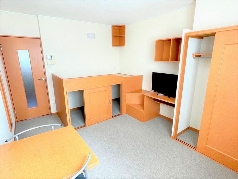 レオパレス平林 居間