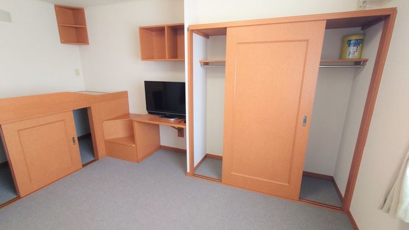 レオパレスラ・ティーダ 収納