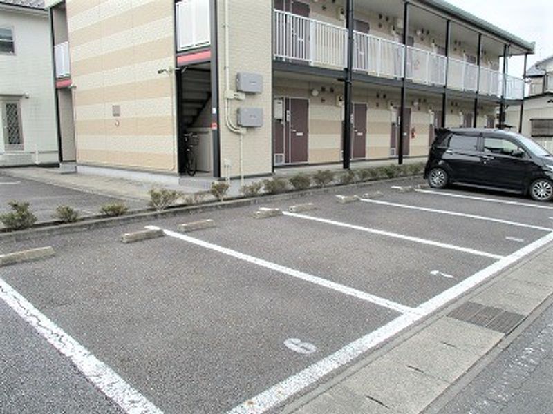 レオパレスエスポワール 駐車場