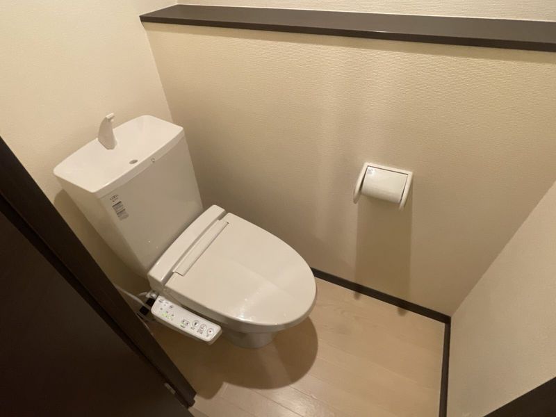 LEONEXT Sugi Nhà vệ sinh