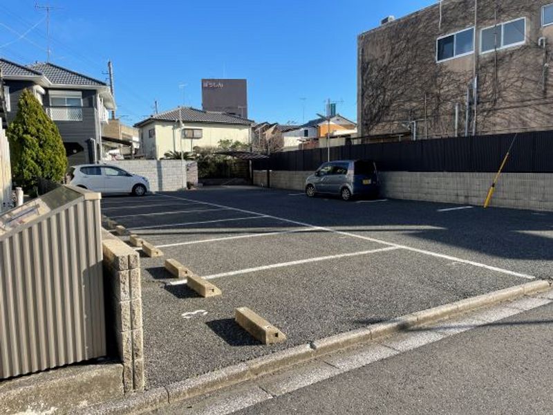 レオパレスウィル 駐車場