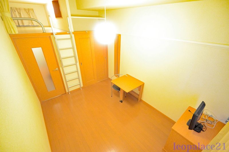 レオパレスメルベーユ参番館 居間