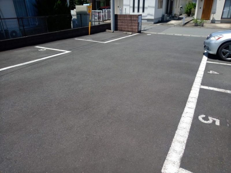 レオパレス富士 駐車場