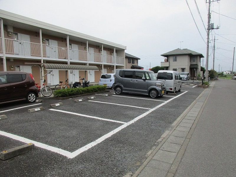 レオパレスサングリーン 駐車場