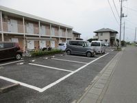 レオパレスサングリーン 駐車場