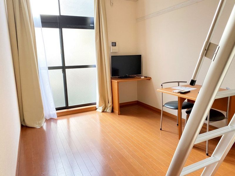 レオパレスハロー越谷 居間