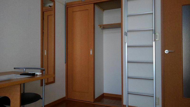 レオパレスプレミエ　エトワール 収納