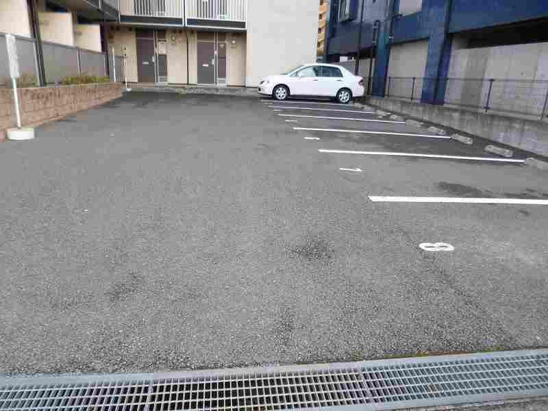 レオパレス水前寺 駐車場