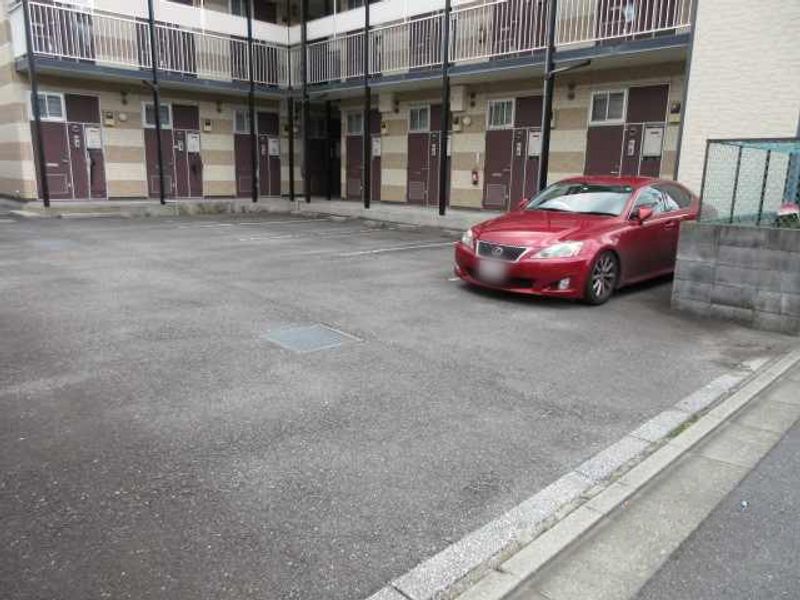 レオパレスエムズ千代田 駐車場