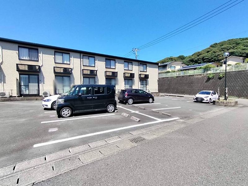 レオパレス寺ノ上Ⅱ 駐車場